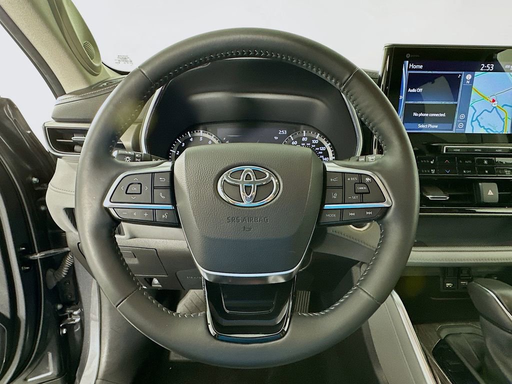 Used 2021 Toyota Highlander Limited image 11
