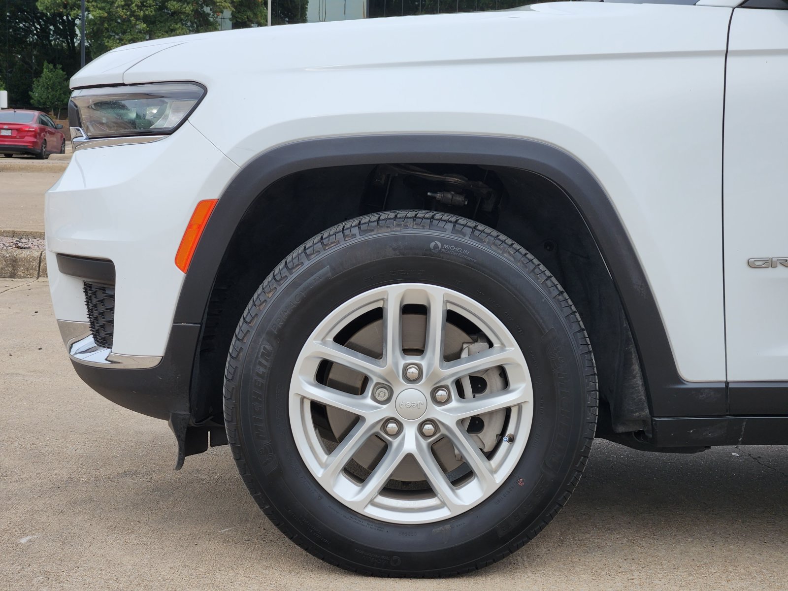 Used 2025 Jeep Grand Cherokee L Laredo w/ Luxury Tech Group I RWD image 8