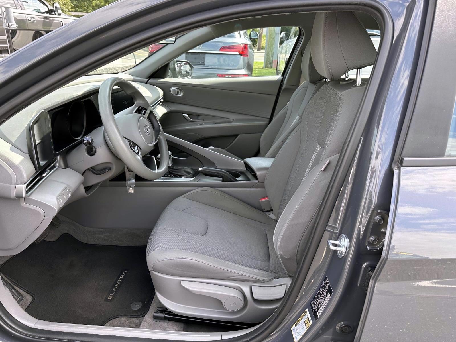 Used 2023 Hyundai Elantra SE FWD image 11