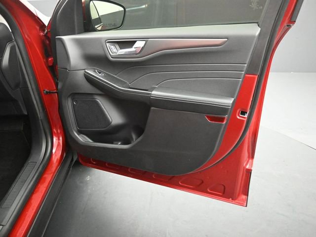 Used 2025 Ford Escape SE image 34