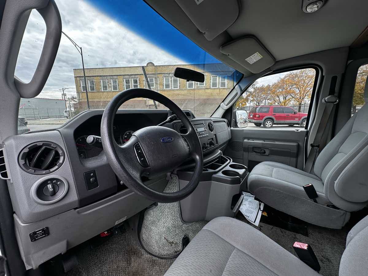 Used 2009 Ford E-150 and Econoline 150 XLT image 11