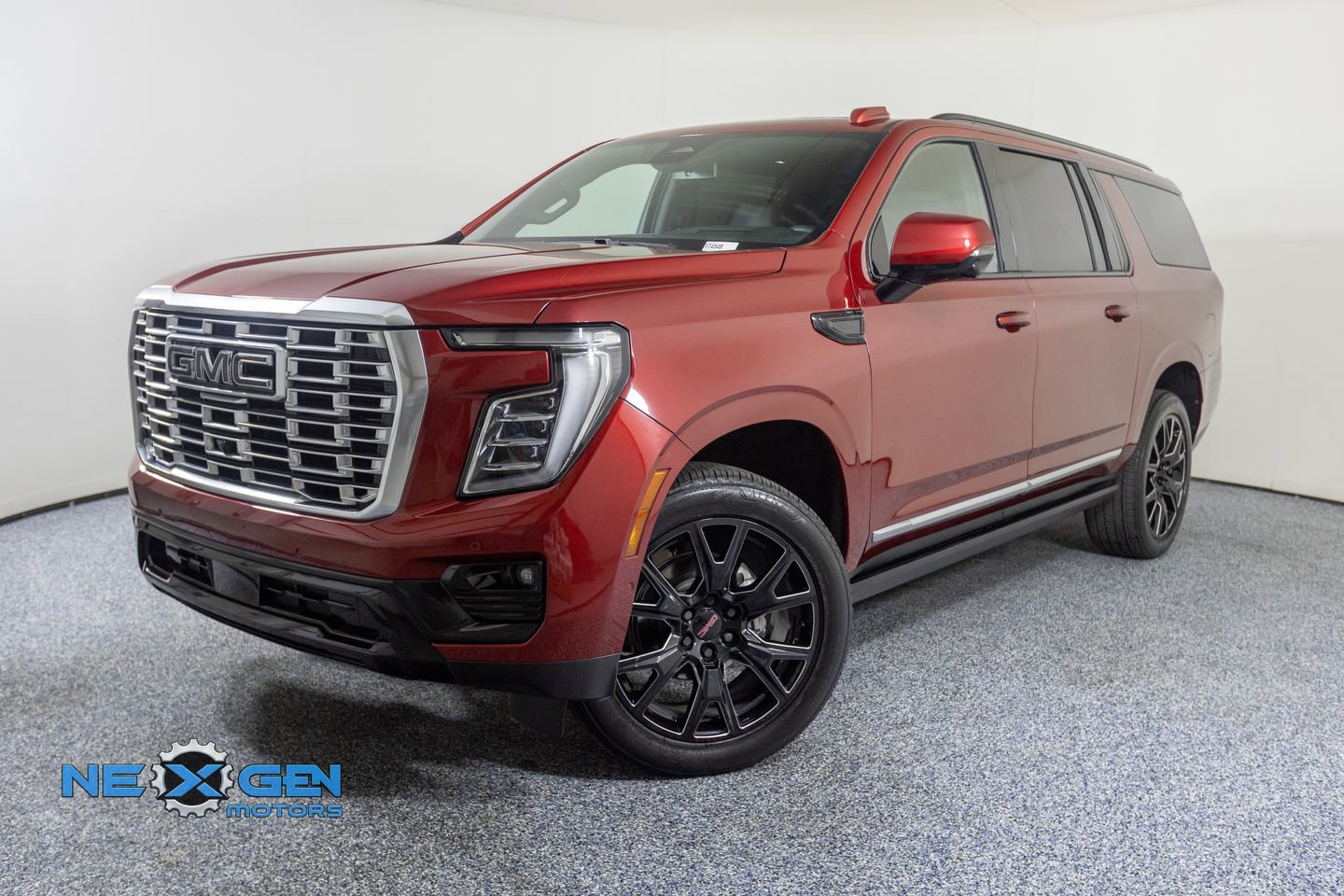 Used 2025 GMC Yukon XL Denali w/ Sun & Power Step Package image 3