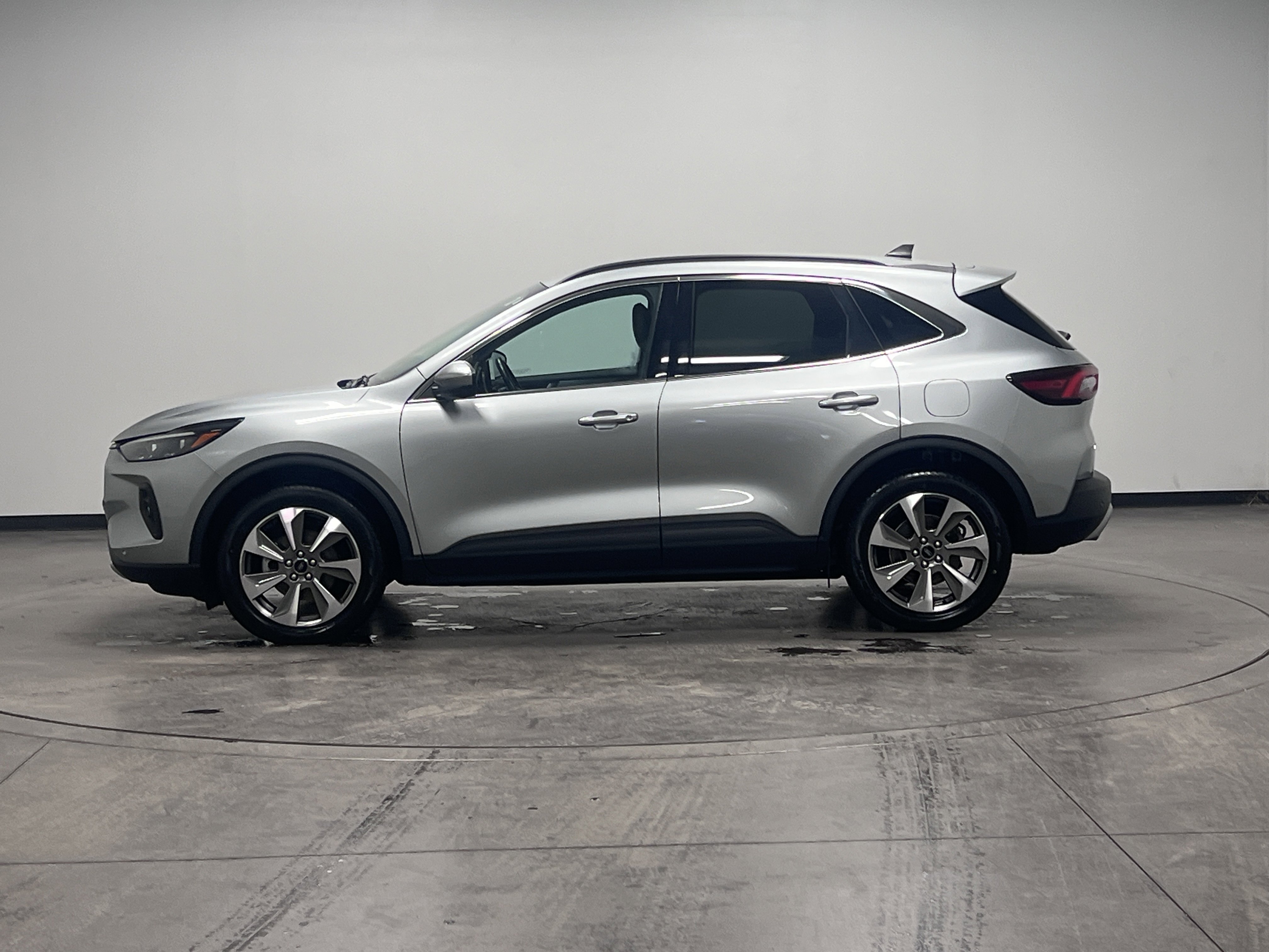 Used 2024 Ford Escape Platinum image 5