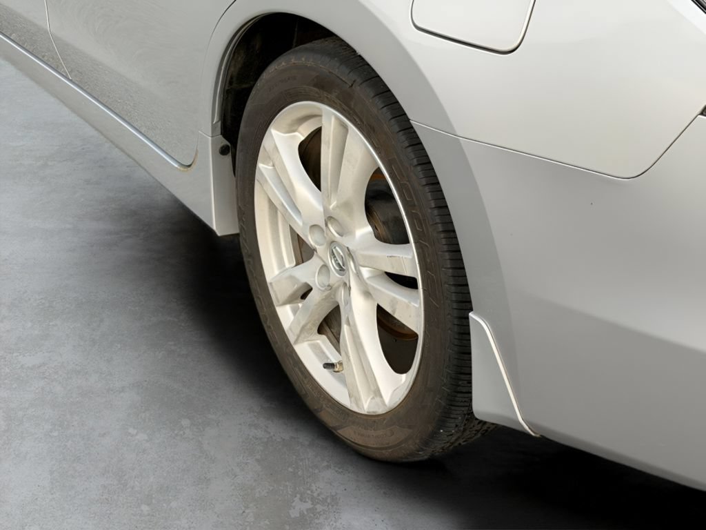 Used 2015 Nissan Altima 3.5 SL FWD image 8