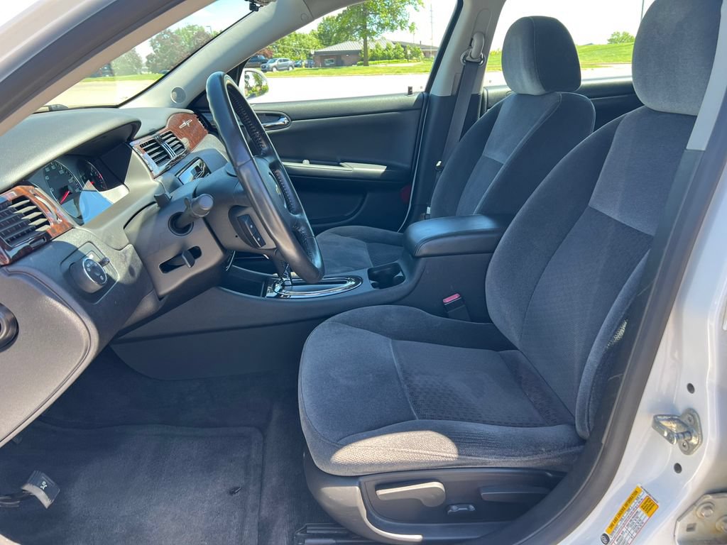 Used 2012 Chevrolet Impala LT w/ LT Sunroof Package FWD image 4
