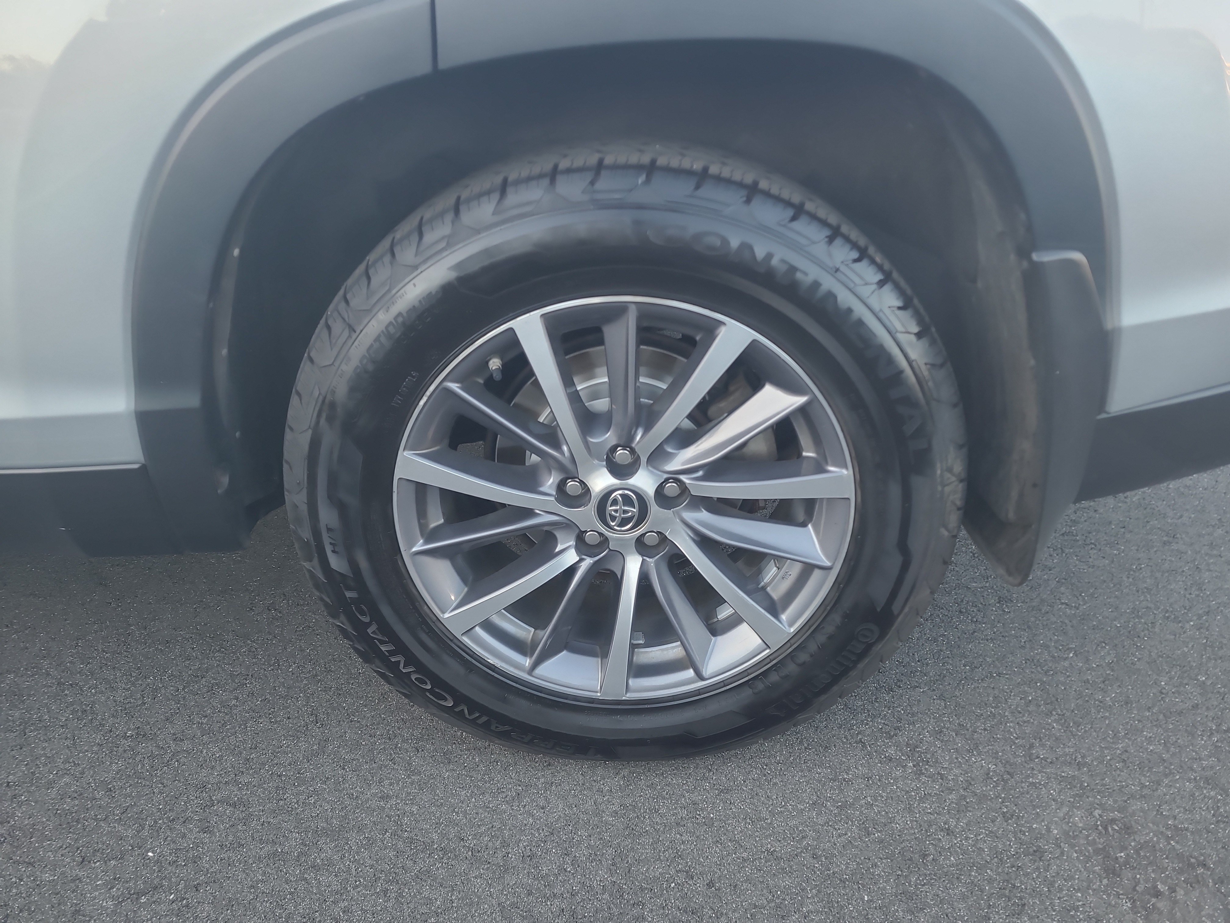 Used 2019 Toyota Highlander XLE AWD/4WD image 10