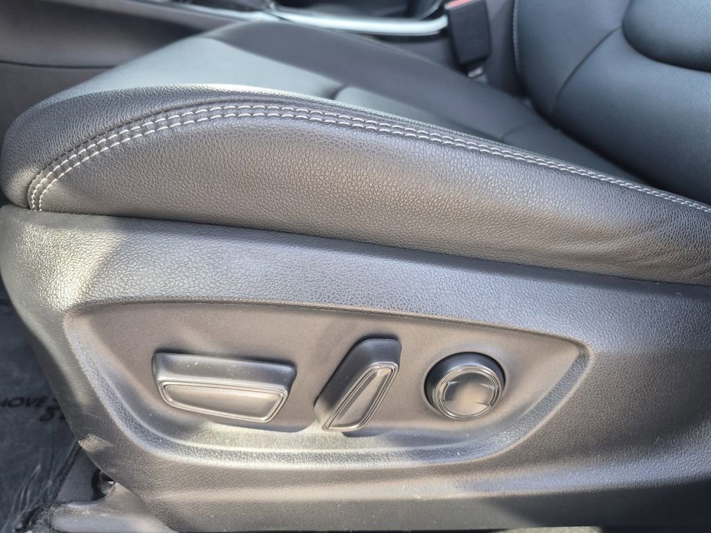 Used 2024 Toyota Corolla Cross XLE w/ Convenience Package image 12