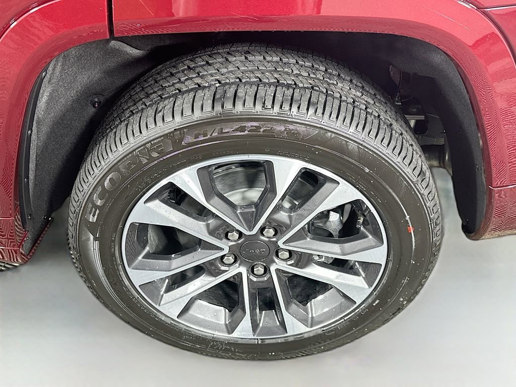 New 2025 Jeep Grand Cherokee L Overland w/ Luxury Tech Group IV image 17