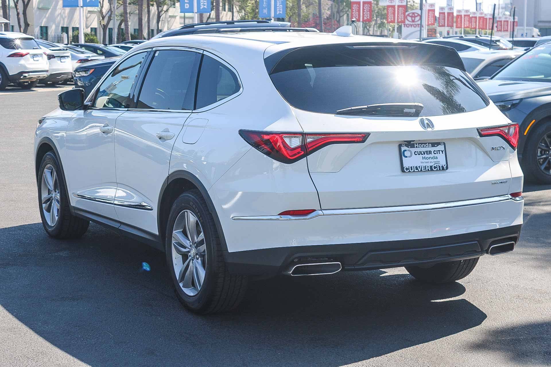 Used 2023 Acura MDX SH-AWD image 7