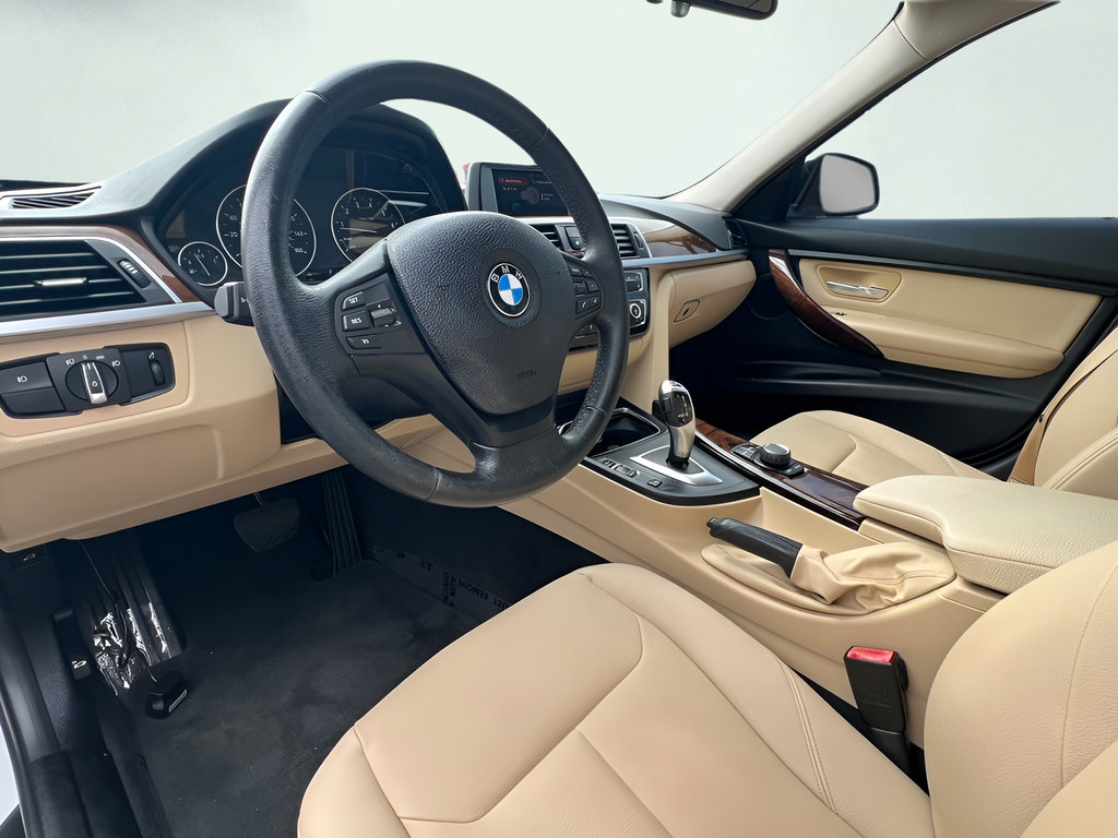 Used 2018 BMW 320i Sedan RWD image 15