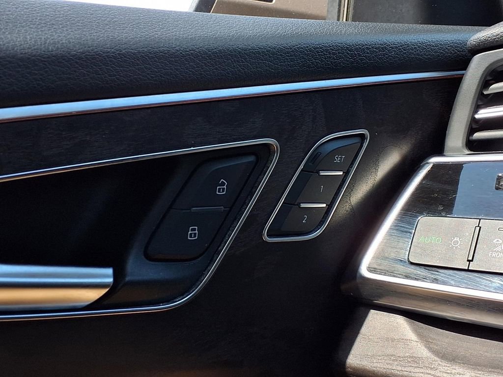 Used 2019 Audi Q8 Premium Plus AWD/4WD image 40