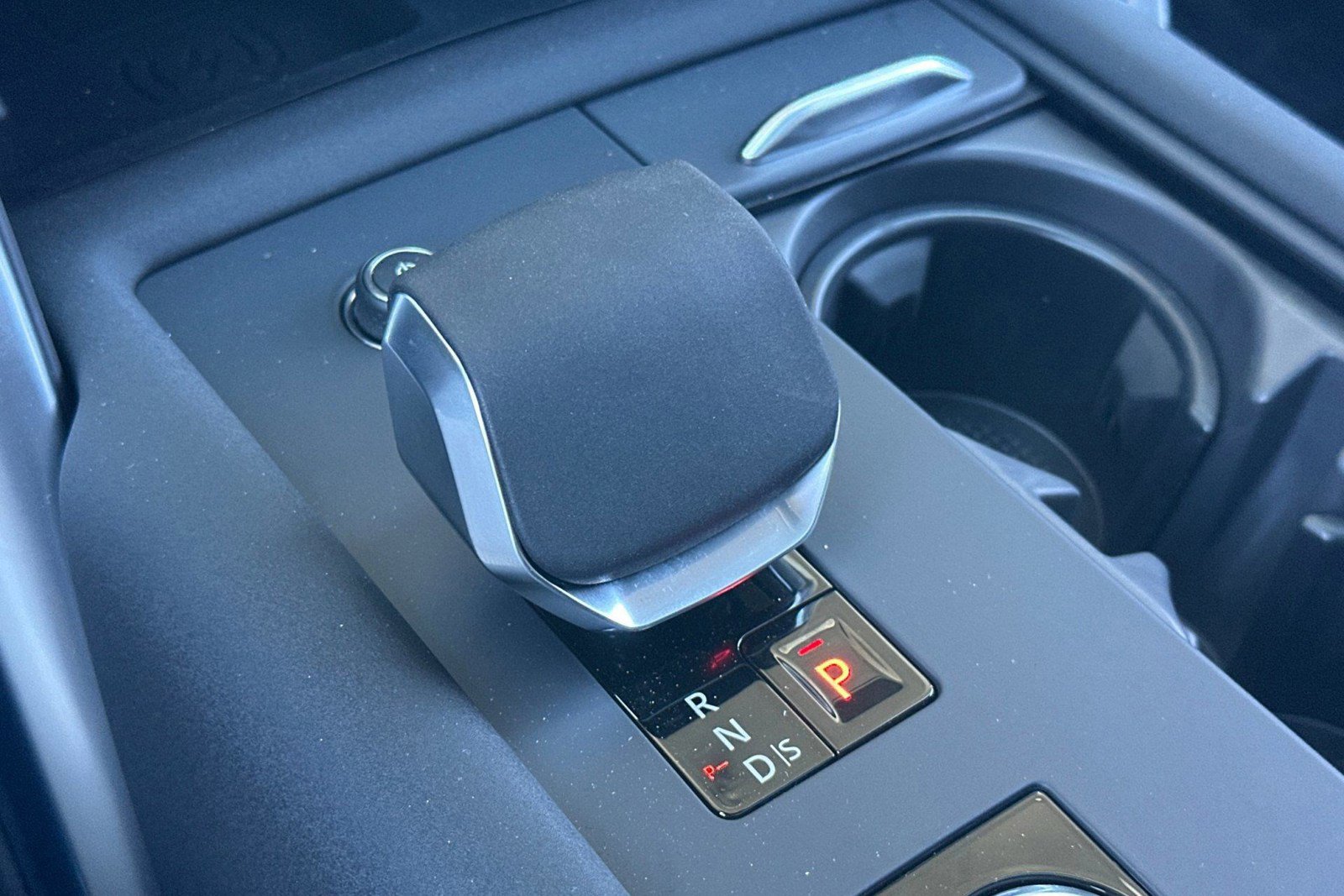 New 2026 Land Rover Discovery Limited Edition AWD/4WD image 17