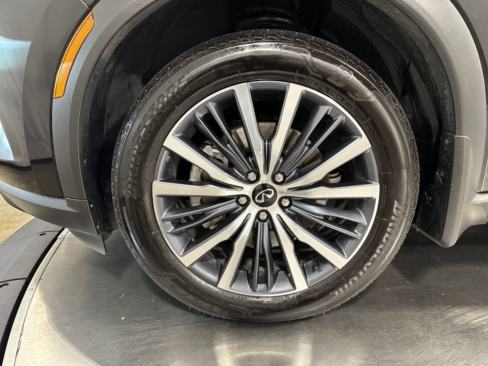 Certified 2025 INFINITI QX60 Luxe w/ Black Edition AWD/4WD image 2