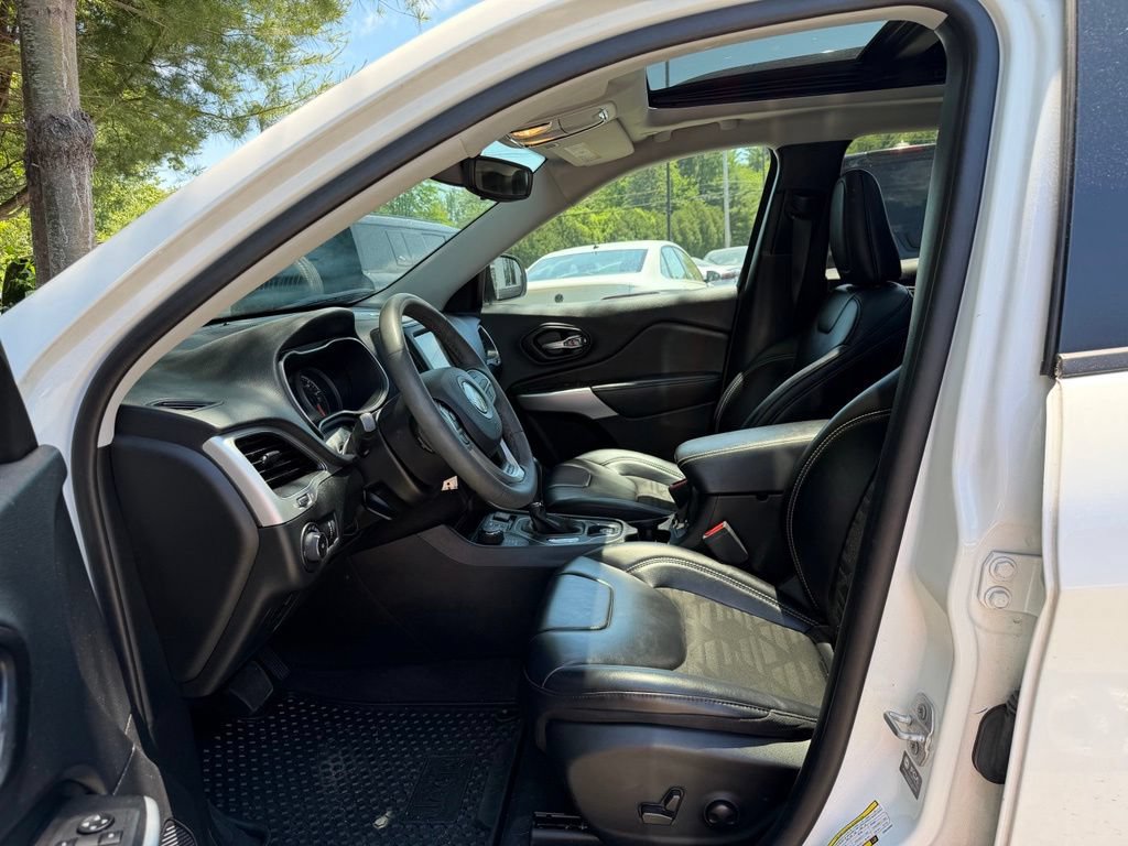 Used 2022 Jeep Cherokee Latitude w/ Sun & Sound Group AWD/4WD image 10