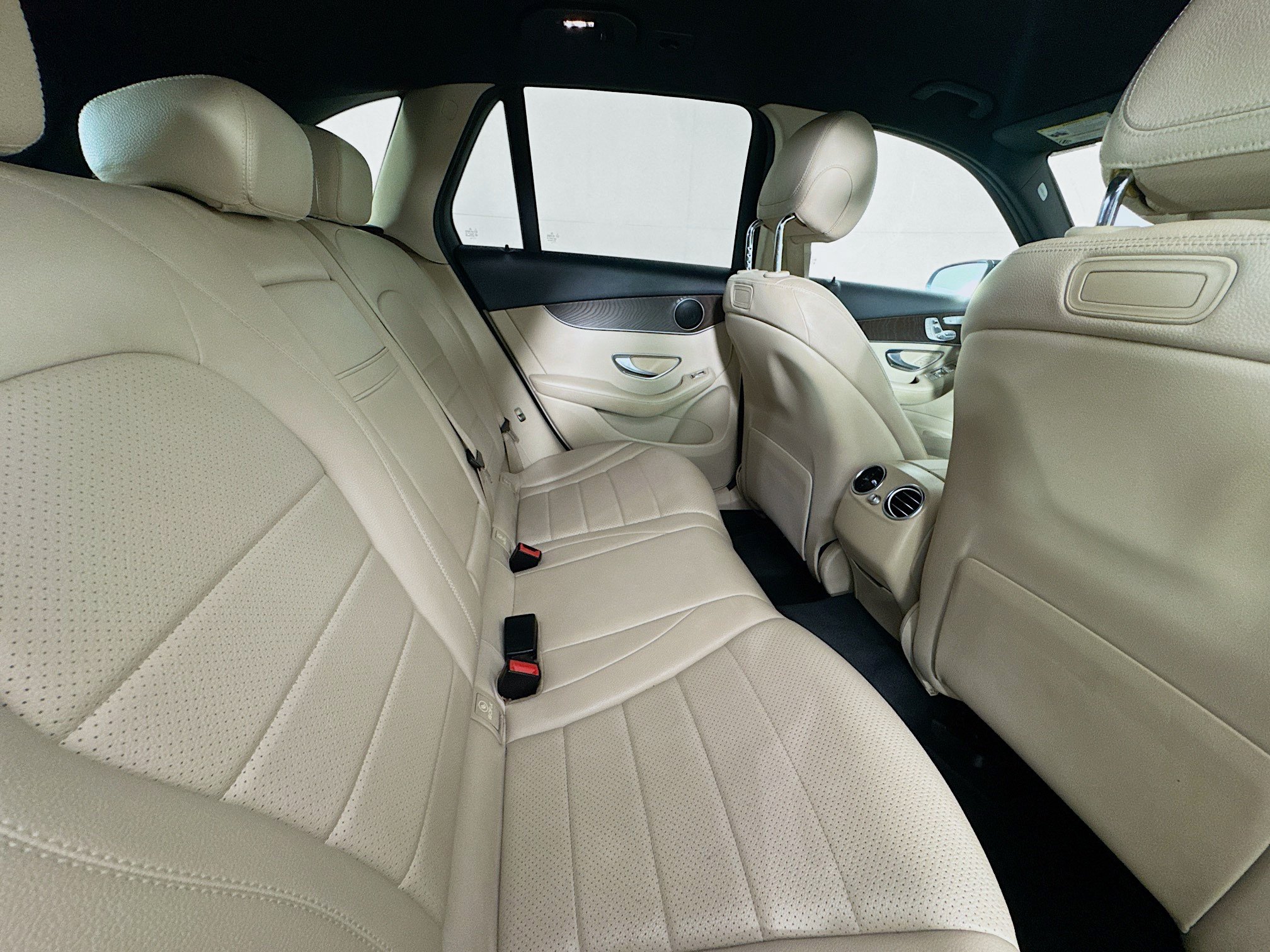 Used 2018 Mercedes-Benz GLC 300 w/ Premium Package image 24