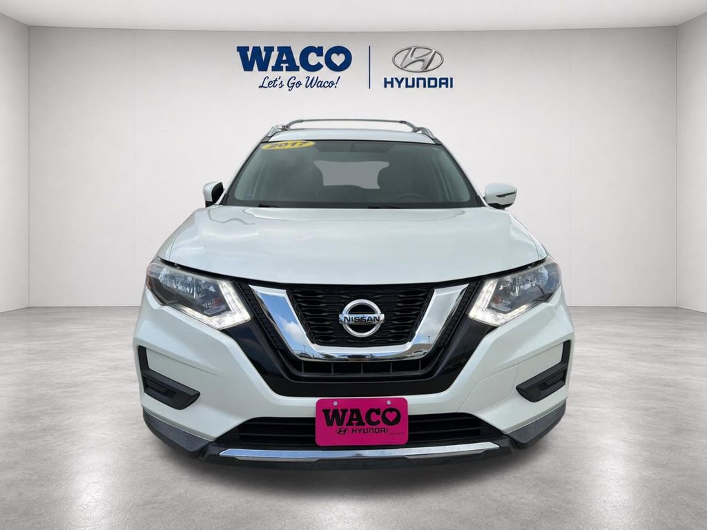 Used 2017 Nissan Rogue SV FWD image 2