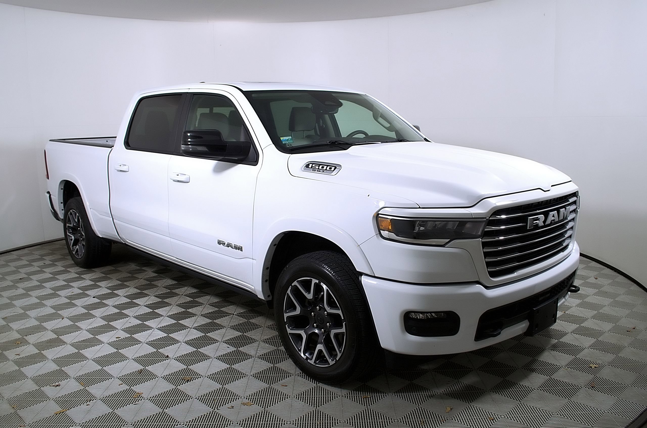 Used 2025 RAM 1500 Laramie w/ Laramie Southwest Edition AWD/4WD image 6