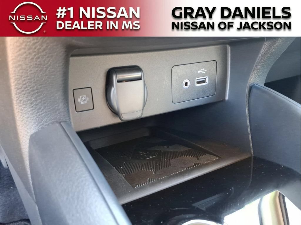 New 2025 Nissan Versa SV w/ Trunk Package FWD image 18
