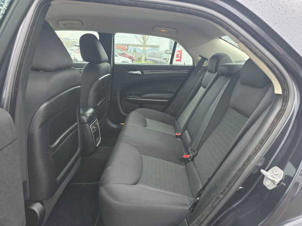 Used 2019 Chrysler 300 Touring w/ Driver Convenience Group image 16