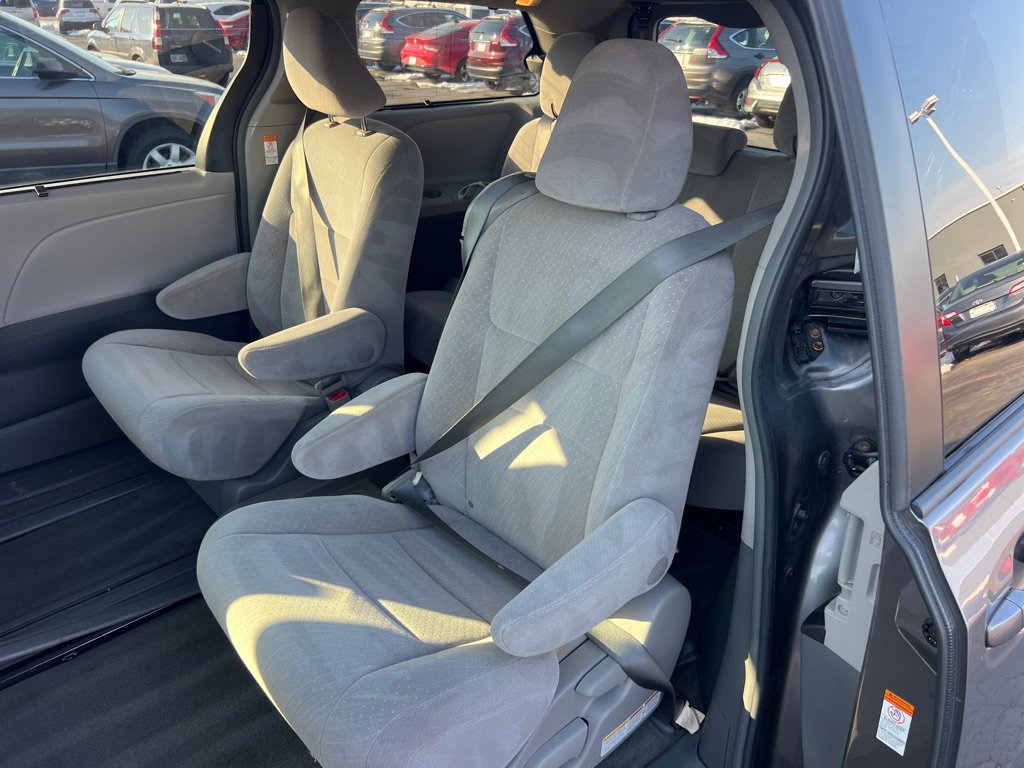 Used 2017 Toyota Sienna LE image 13