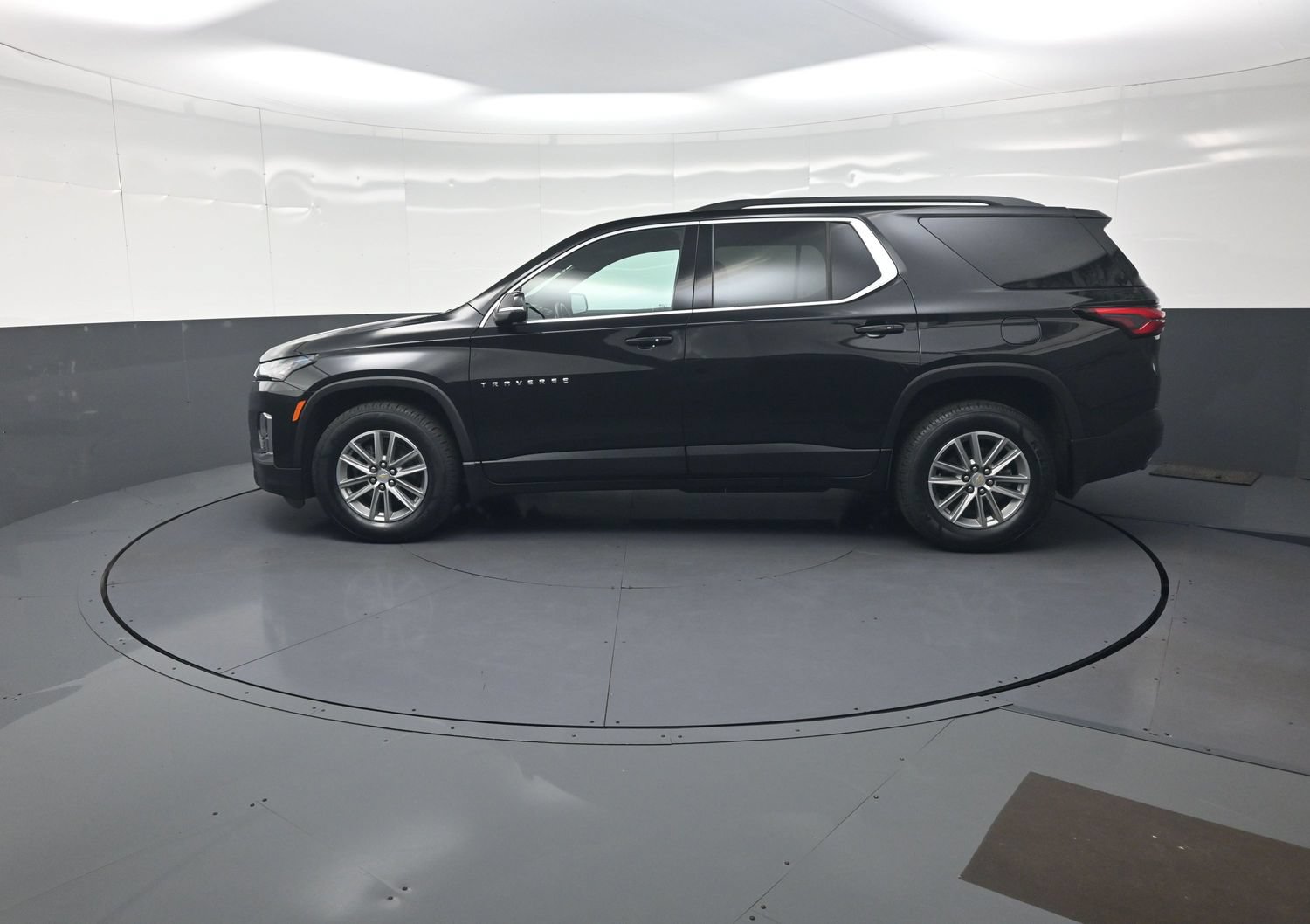 Used 2023 Chevrolet Traverse LT w/ LPO, Floor Liner Package AWD/4WD image 6