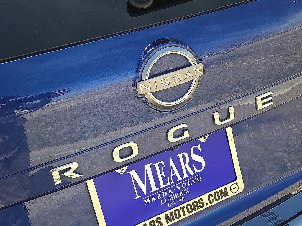 Used 2022 Nissan Rogue SV w/ SV Premium Package image 11