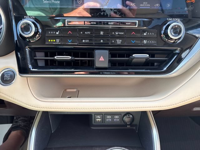 Used 2022 Toyota Highlander Platinum AWD/4WD image 18