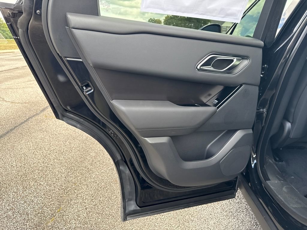 New 2026 Land Rover Range Rover Velar Dynamic SE image 13
