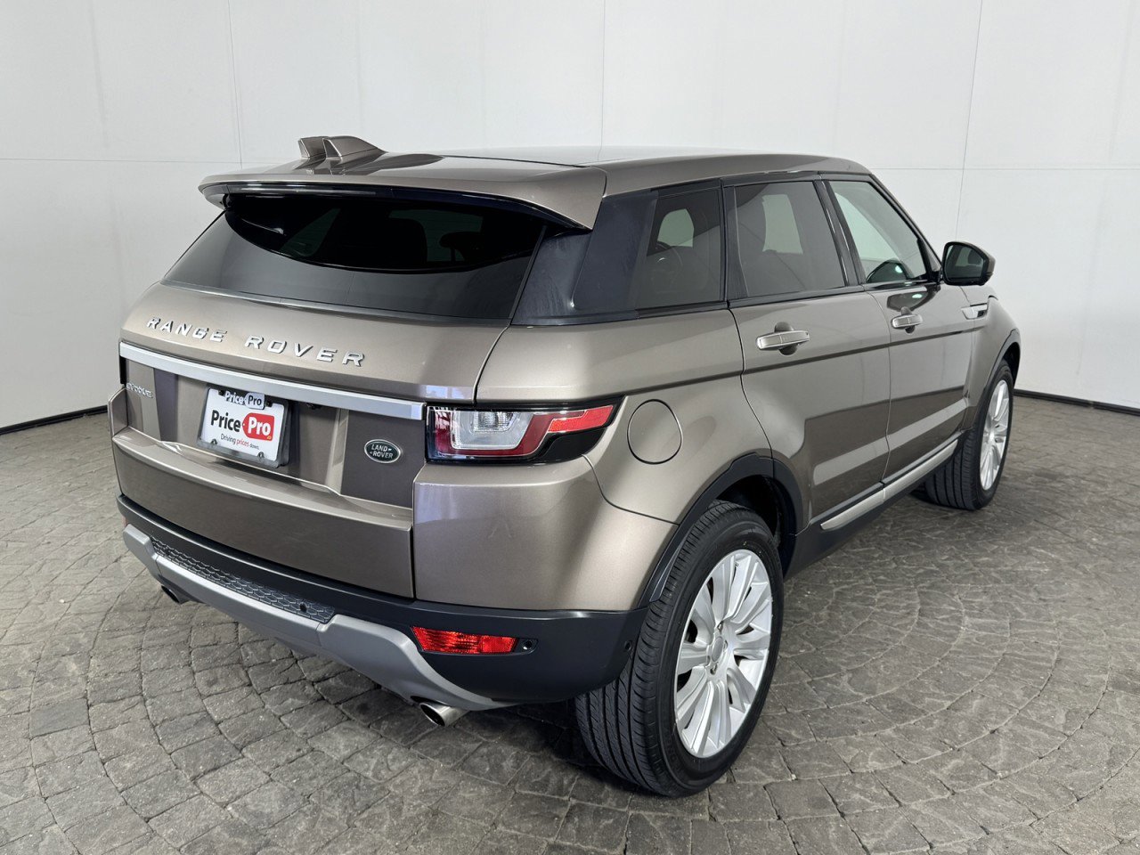 Used 2019 Land Rover Range Rover Evoque HSE AWD/4WD image 8