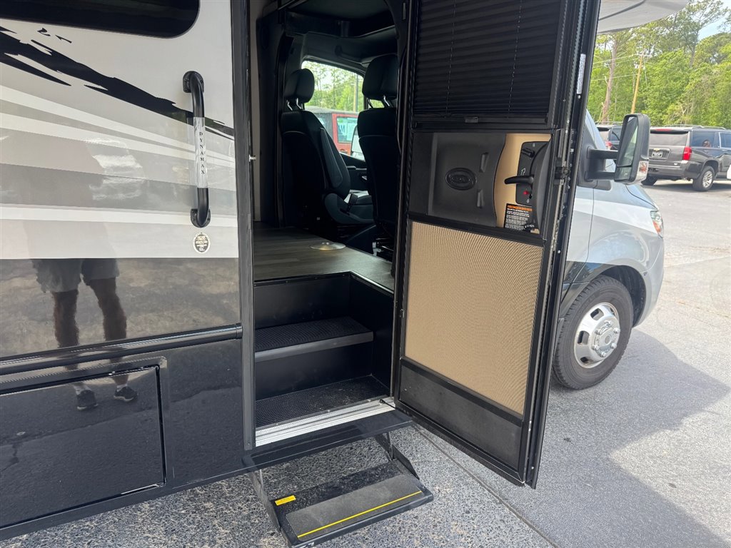 Used 2022 Mercedes-Benz Sprinter 3500 image 13