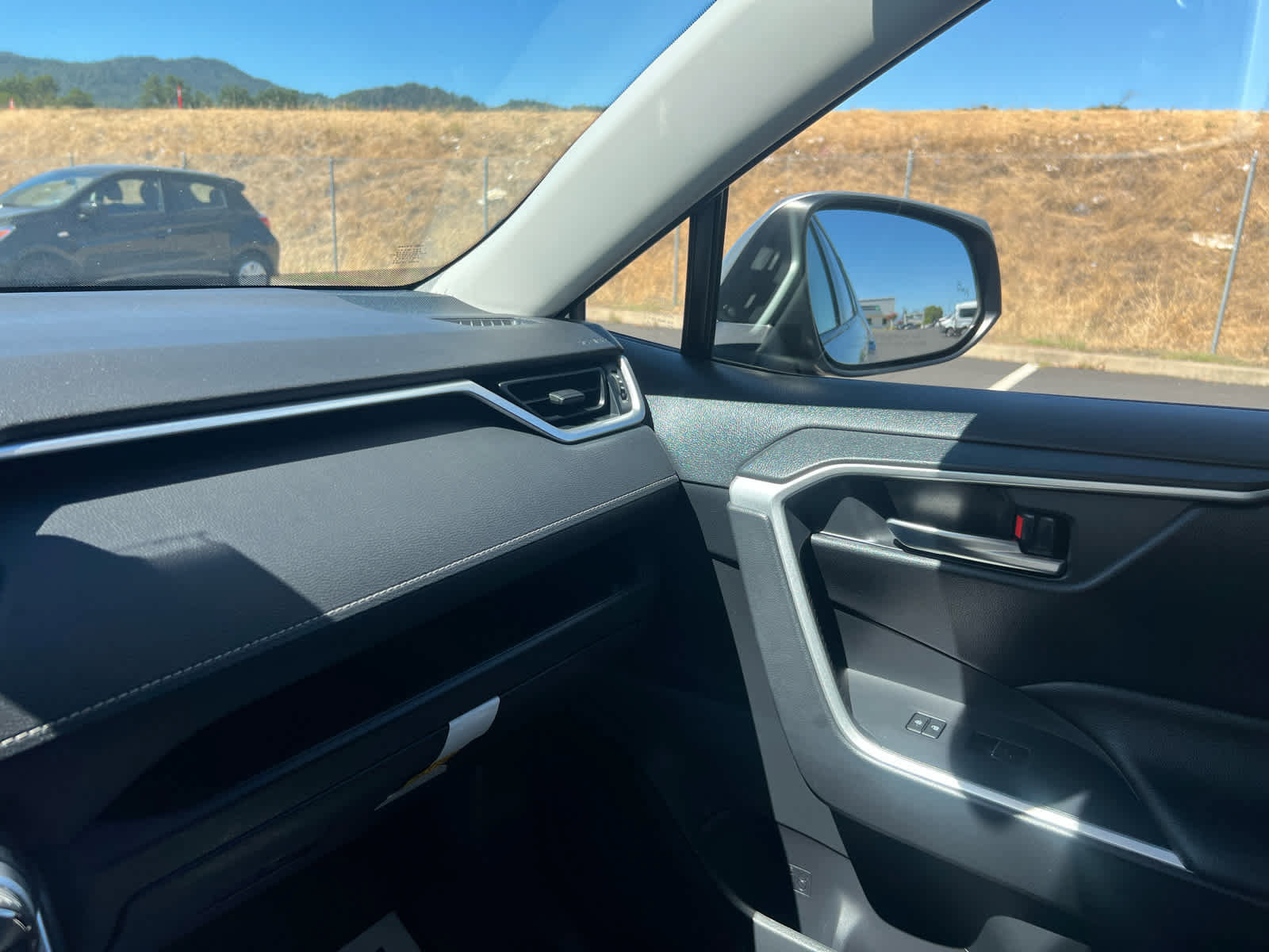 Certified 2025 Toyota RAV4 XLE AWD/4WD image 21