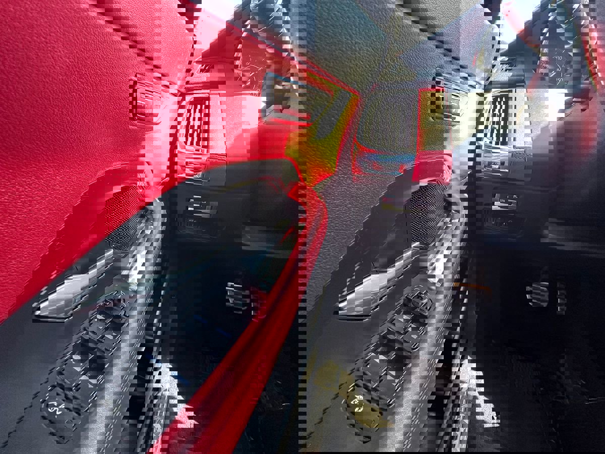 Used 2019 Jaguar E-PACE R-Dynamic SE image 33