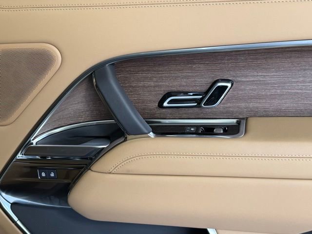 New 2025 Land Rover Range Rover SE image 26