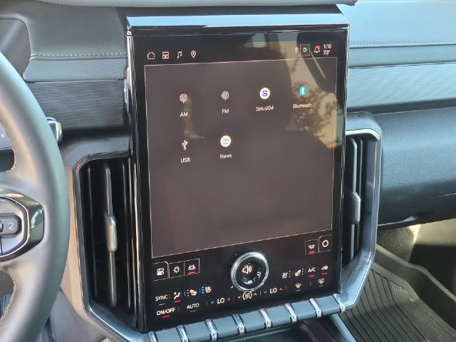 Used 2026 GMC Acadia AT4 w/ Luxury Package AWD/4WD image 15