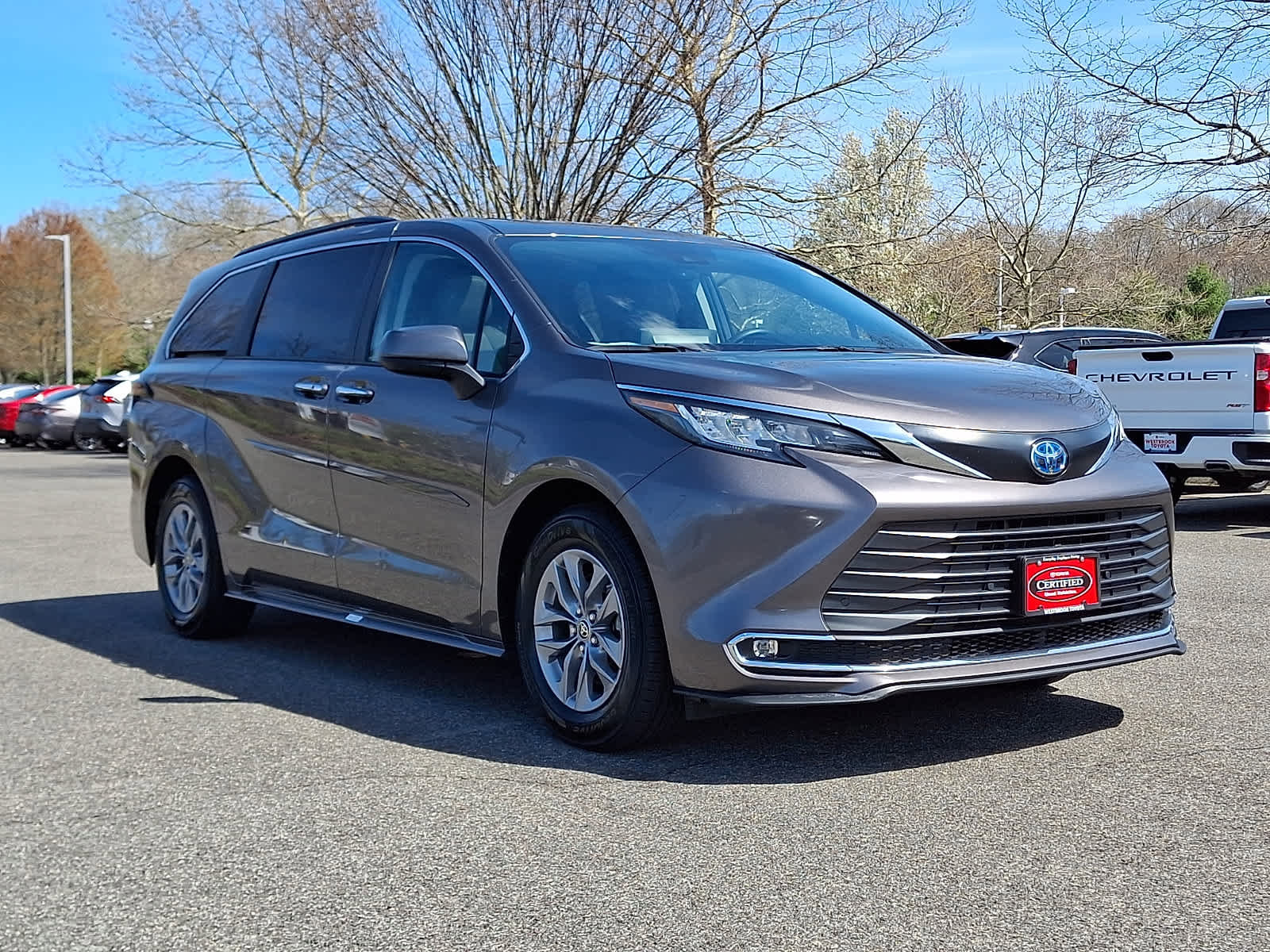 Used 2023 Toyota Sienna XLE AWD/4WD image 4