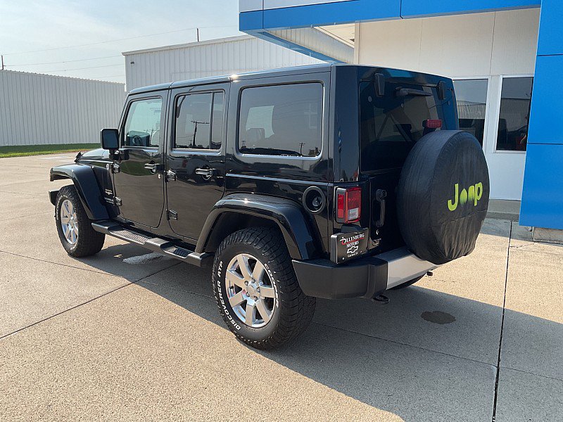 Used 2015 Jeep Wrangler Unlimited Sahara w/ Connectivity Group AWD/4WD image 8