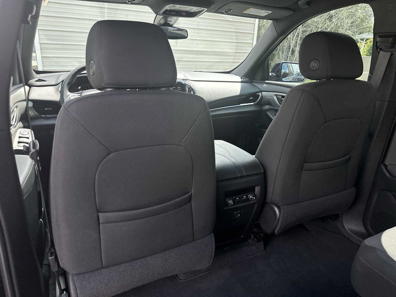 Used 2023 Chevrolet Traverse LT FWD image 16