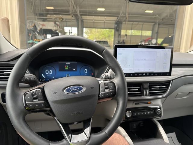 Used 2023 Ford Escape Platinum w/ Premium Technology Package AWD/4WD image 19