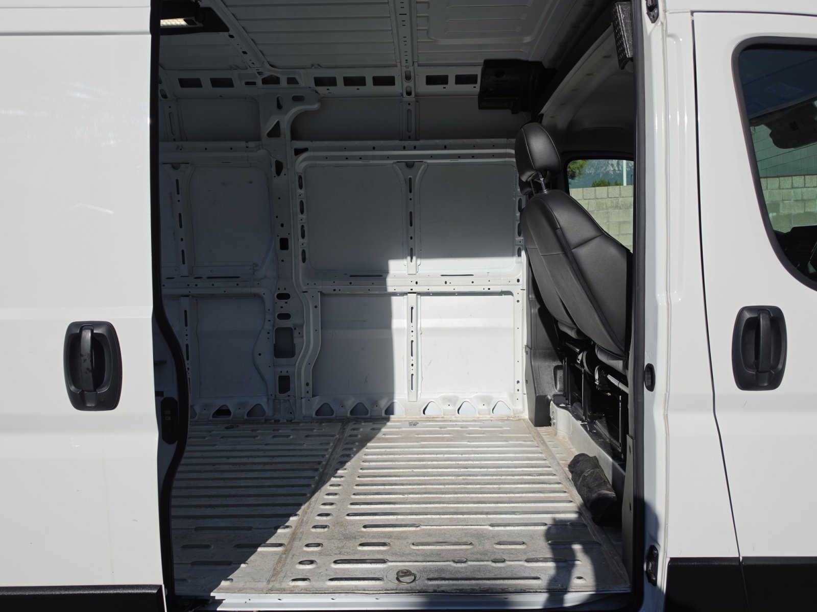 Used 2025 RAM ProMaster 2500 w/ Convenience Group FWD image 30