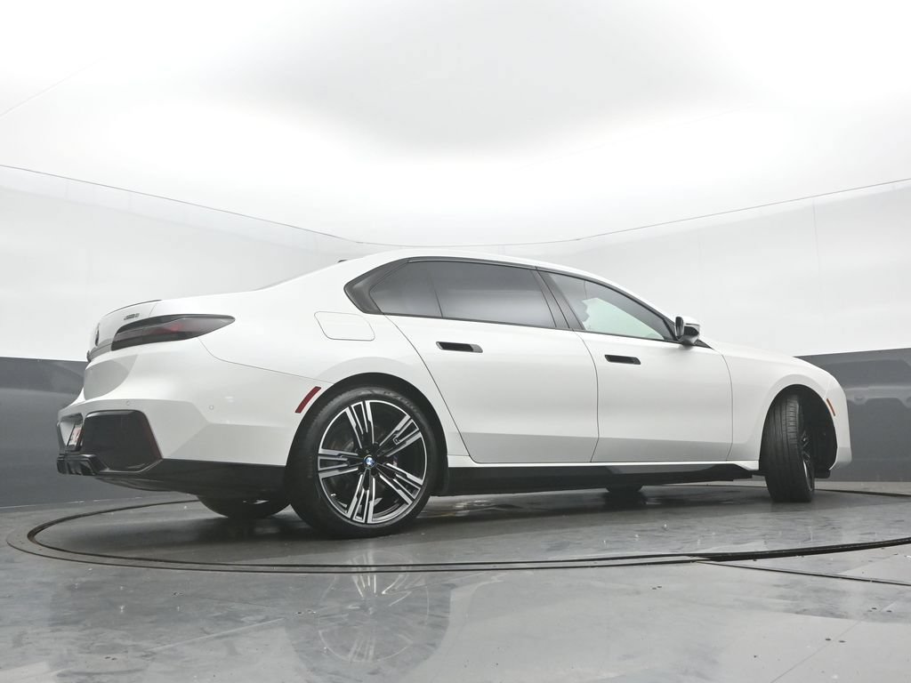 Used 2023 BMW i7 xDrive60 AWD/4WD image 33
