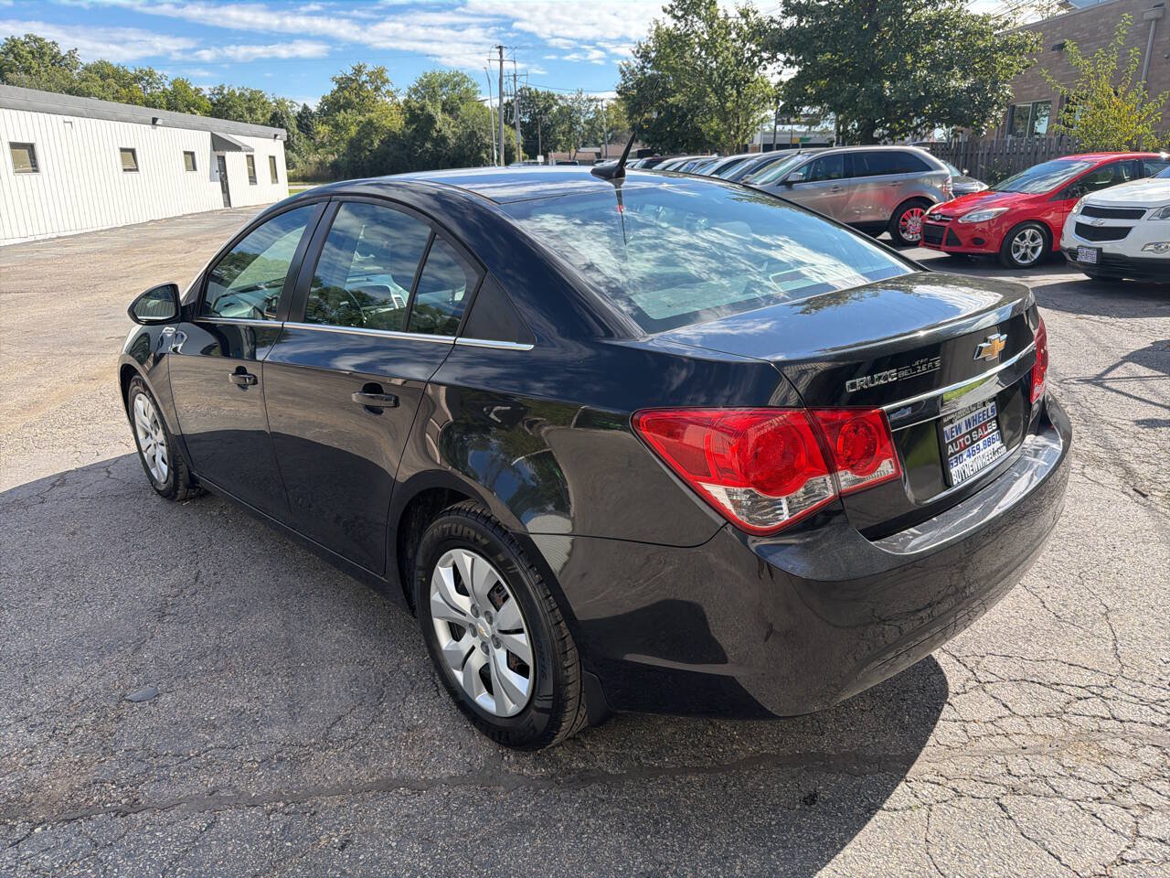 Used 2012 Chevrolet Cruze LS w/ Connectivity Package FWD image 4