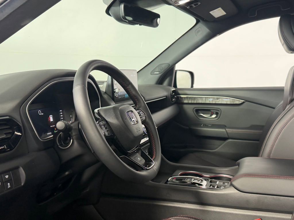 Used 2025 Honda Pilot Black Edition image 22