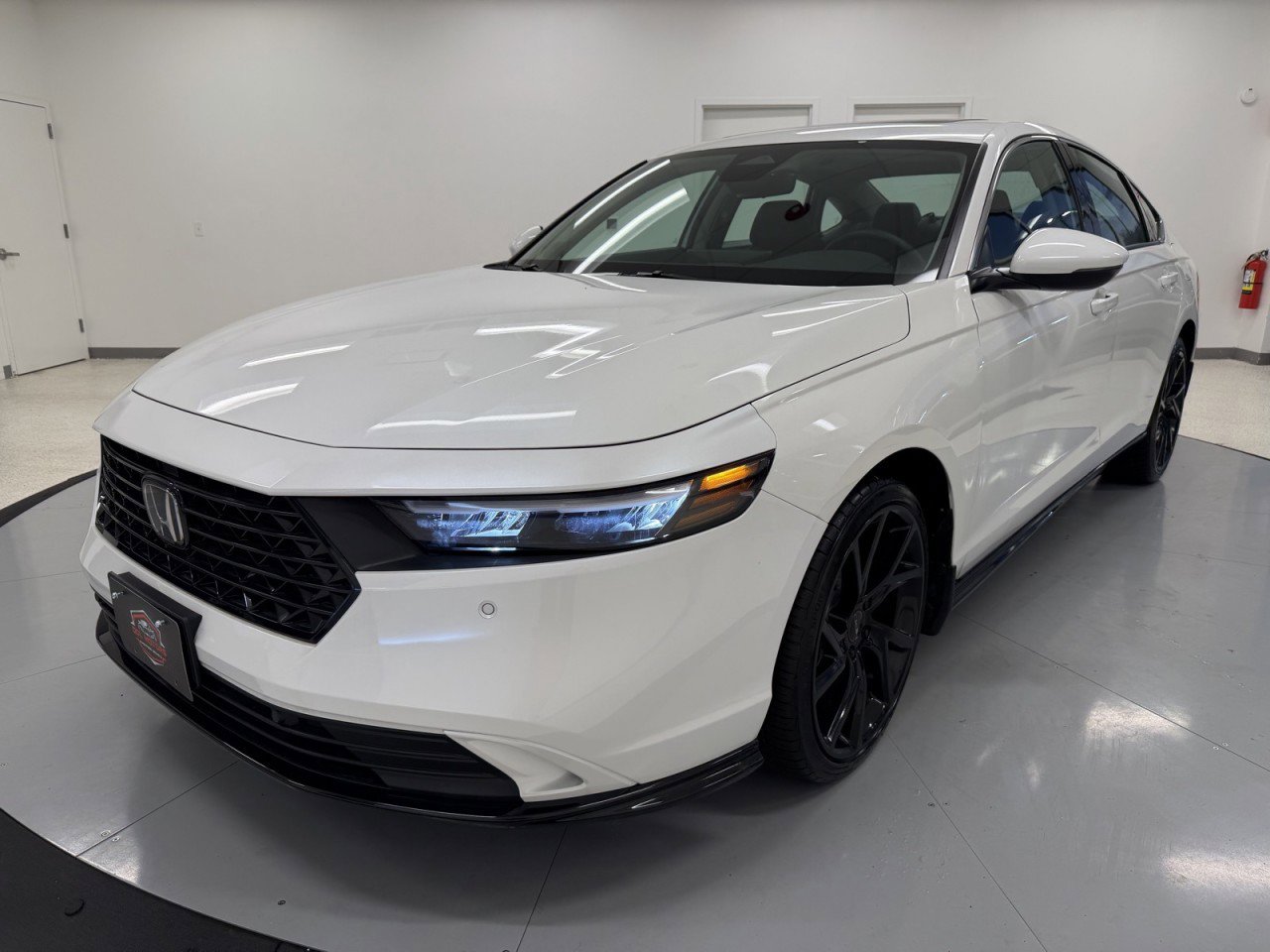 Used 2025 Honda Accord EX-L image 3