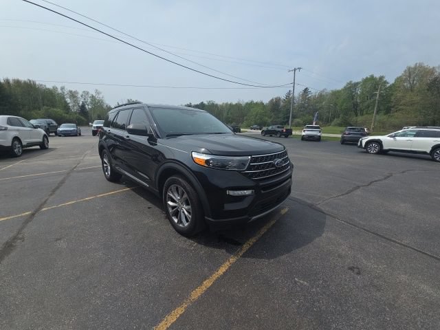 Used 2020 Ford Explorer XLT w/ Equipment Group 202A AWD/4WD image 8