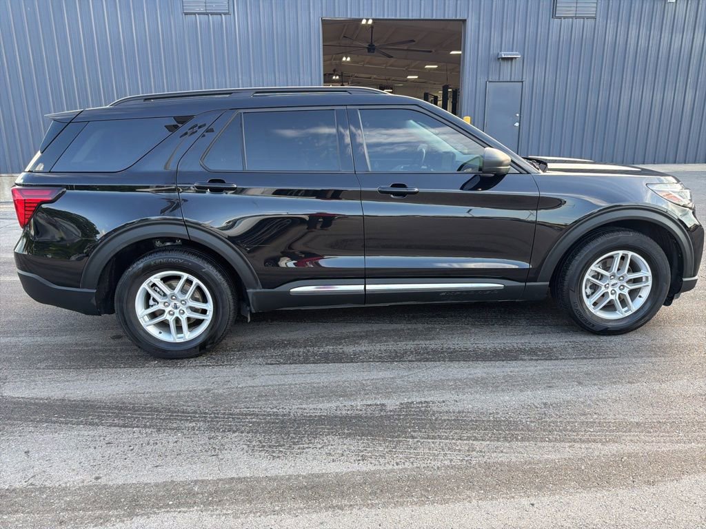 Used 2025 Ford Explorer Active w/ Active Comfort Package RWD image 4