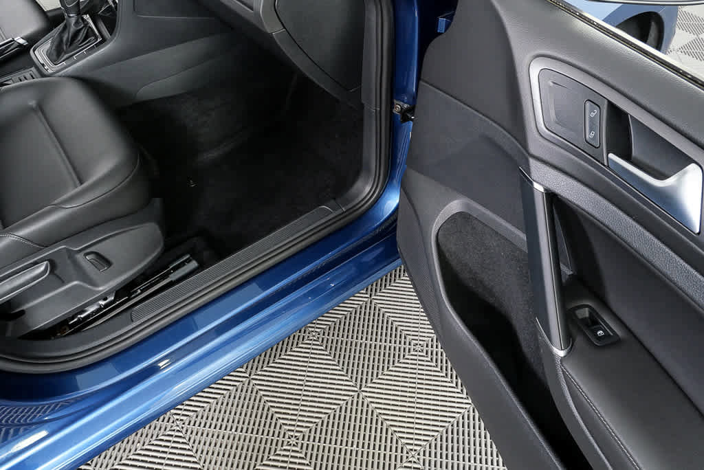 Used 2019 Volkswagen Golf SE image 23