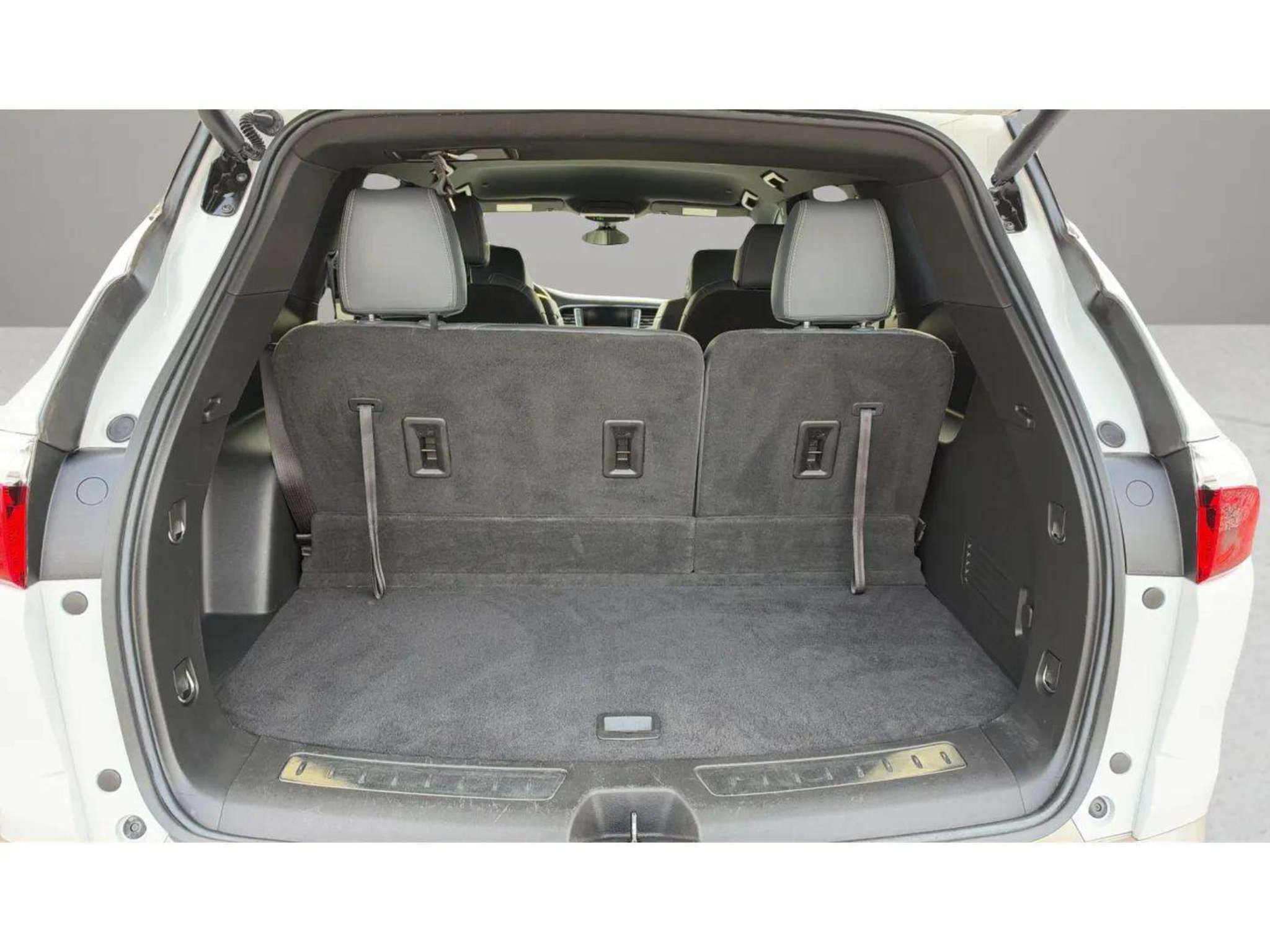 Used 2023 Buick Enclave Essence AWD/4WD image 9