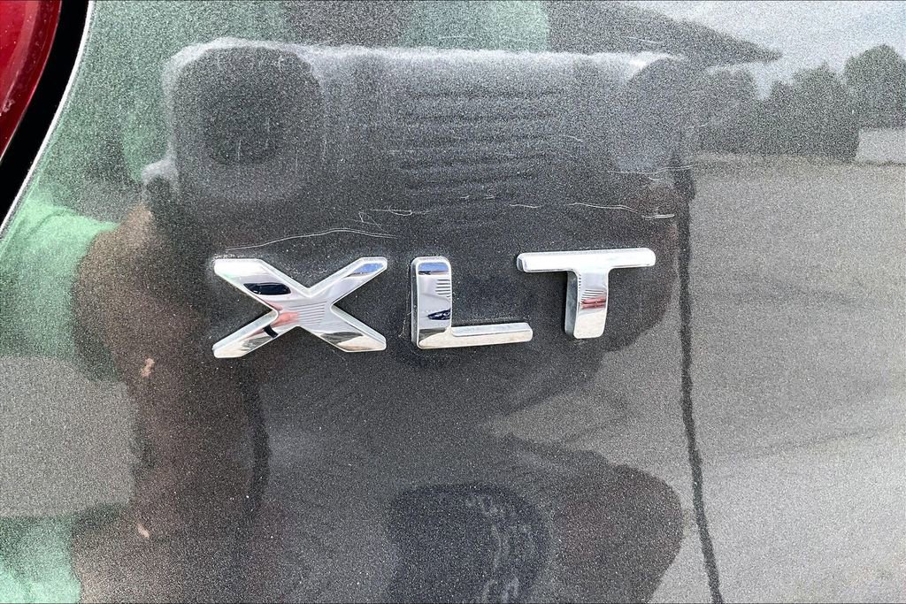 Used 2018 Ford Explorer XLT w/ Equipment Group 202A FWD image 23
