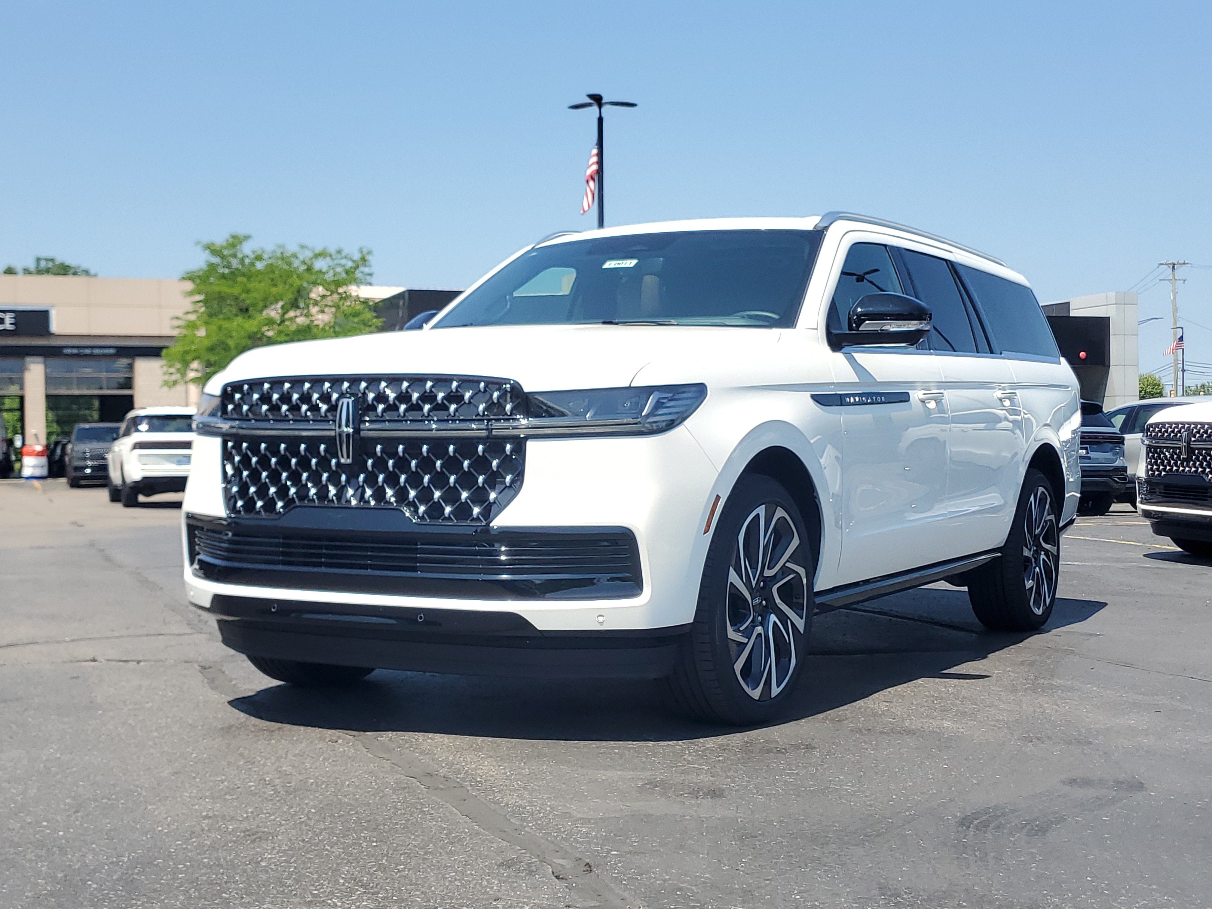 New 2027 Lincoln Navigator L Black Label AWD/4WD image 2