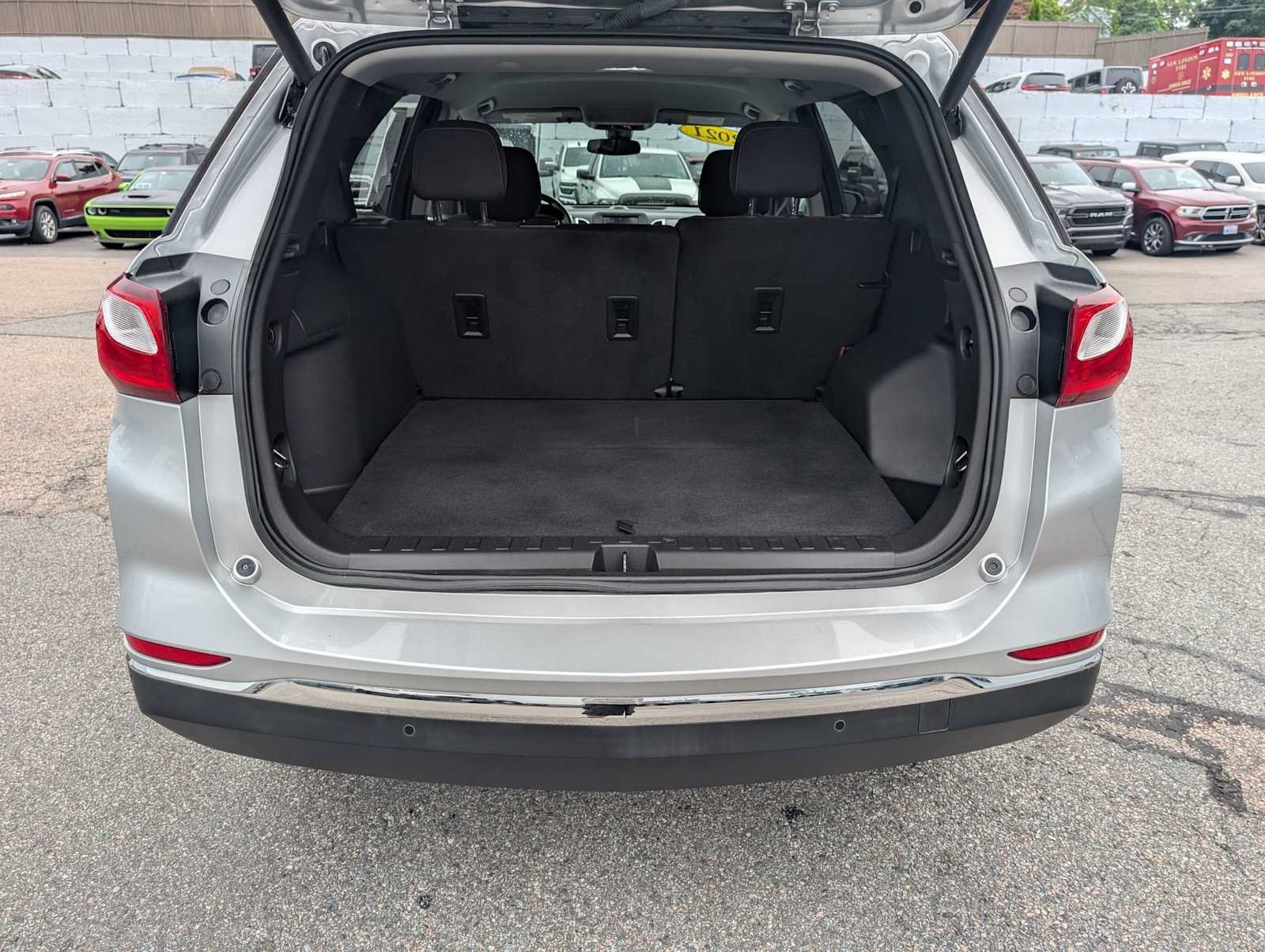 Used 2021 Chevrolet Equinox LT FWD image 27